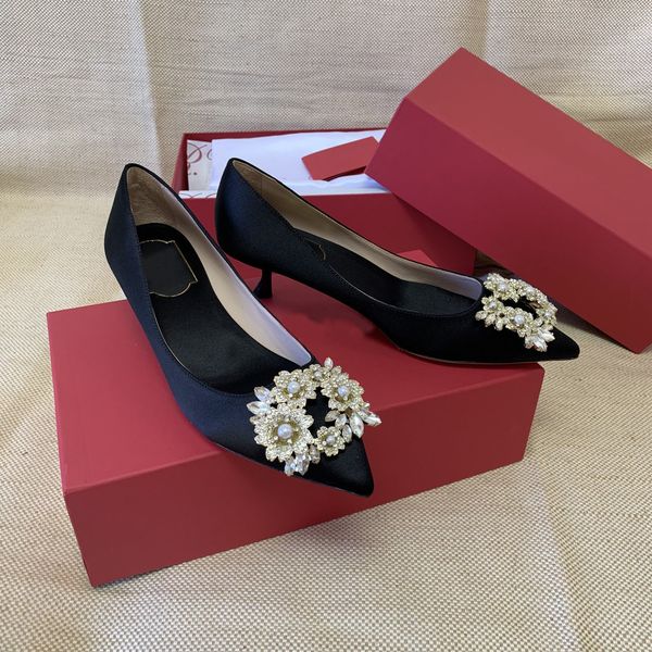 women shoes satin bouquet strass pumps vivier crystals buckle pearls pumps lacquered kitten heel 4.5 cm wedding party fashion 35-39 rare per, Black
women shoes satin bouquet strass pumps vivier crystals buckle pearls pumps lacquered kitten heel 4.5 cm wedding party fashion 35-39 rare per, Black