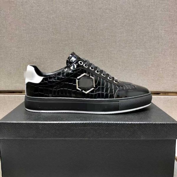 luxury designer shoes casual sneakers breathable mesh stitching metal elements size38-45, Black
luxury designer shoes casual sneakers breathable mesh stitching metal elements size38-45, Black