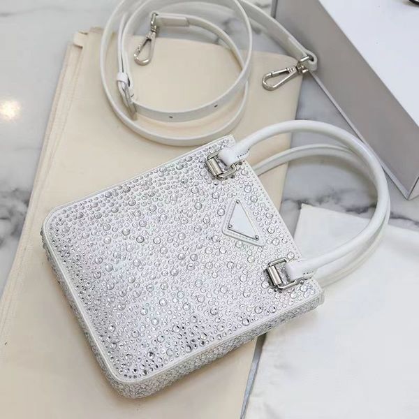 designer evening bags trend shiny metal diamond women's fashion bag sequins beads full rhinestone bucket bags hand messenger
designer evening bags trend shiny metal diamond women's fashion bag sequins beads full rhinestone bucket bags hand messenger