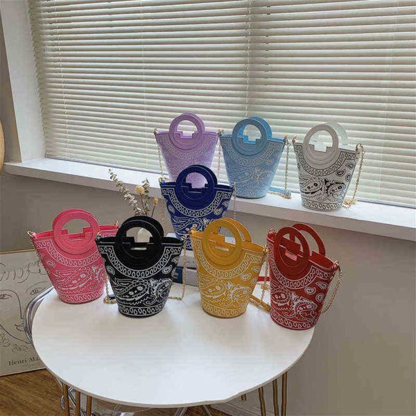 crossbody large bucket bag trendy tote women hand bag designer big paisley bandana print purse hat and 220528
crossbody large bucket bag trendy tote women hand bag designer big paisley bandana print purse hat and 220528
