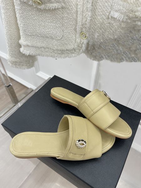 2023 with luxury designer sandals flip-flops women's sliding summer fashion wide smooth sandals slippers flip-flops channel floral desi, Black
2023 with luxury designer sandals flip-flops women's sliding summer fashion wide smooth sandals slippers flip-flops channel floral desi, Black