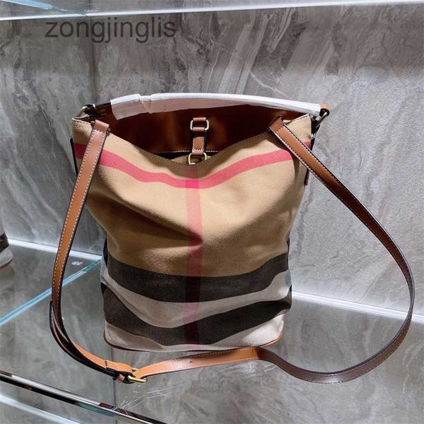 burbrerys hands outlet bag new luxury handbags bags designer 2023 spring new qiansongyi same fashion large bucket bag ibf4
burbrerys hands outlet bag new luxury handbags bags designer 2023 spring new qiansongyi same fashion large bucket bag ibf4