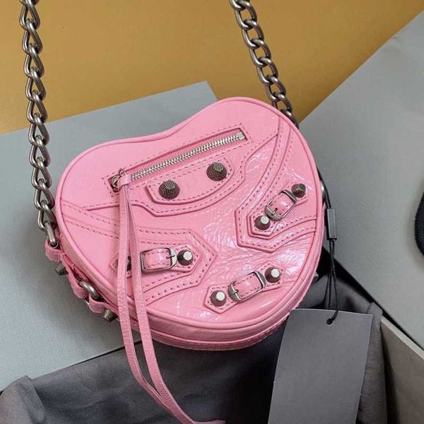 love pack 2023 new fashion home heart rivet locomotive bag chain women's genuine leather small
love pack 2023 new fashion home heart rivet locomotive bag chain women's genuine leather small
