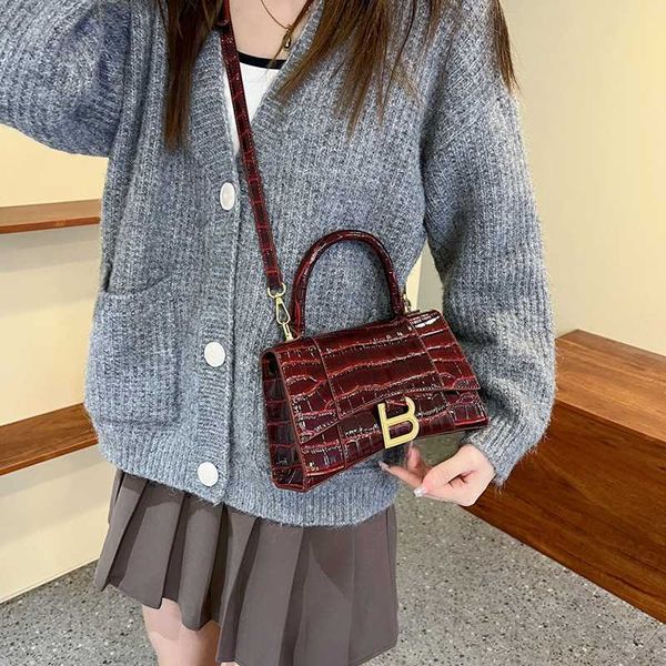 bag female 2023 new fashion korean crocodile embossed hourglass b brand one shoulder crossbody
bag female 2023 new fashion korean crocodile embossed hourglass b brand one shoulder crossbody