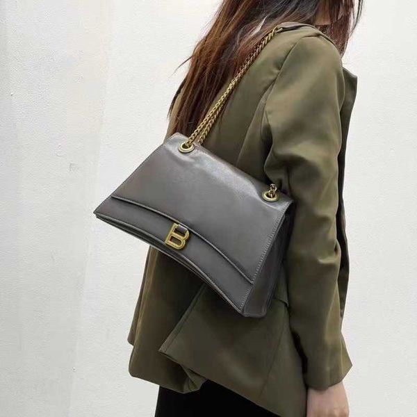 genuine leather shoulder bag solid color 2023 new versatile commuter girls temperament hourglass chain
genuine leather shoulder bag solid color 2023 new versatile commuter girls temperament hourglass chain