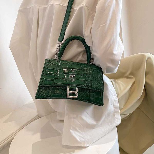 fashion shoulder bag women's hourglass crocodile pattern foreign fashionable stick small square texture personalized ins handheld cross
fashion shoulder bag women's hourglass crocodile pattern foreign fashionable stick small square texture personalized ins handheld cross