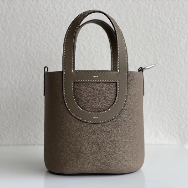 5asemi-handmade classic bucket bag designer tote bag fashion handbag women's wrist bag original leather senior handmade high-end hardwa
5asemi-handmade classic bucket bag designer tote bag fashion handbag women's wrist bag original leather senior handmade high-end hardwa