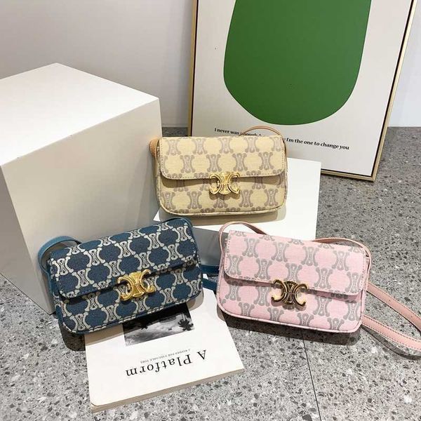 bag lady 2023 new triumphal arch printed one shoulder stick bag fashion underarm small square
bag lady 2023 new triumphal arch printed one shoulder stick bag fashion underarm small square