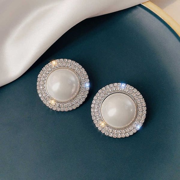 charm fashion big clip on earrings for women bijoux exquisite pearl crystal non pierced ear clips statement earrings jewelry gifts aa230327, Golden
charm fashion big clip on earrings for women bijoux exquisite pearl crystal non pierced ear clips statement earrings jewelry gifts aa230327, Golden