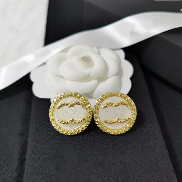 simple style classic fashion letter designer stud earrings brand letter earring for women jewelry accessory wedding gifts, Golden;silver
simple style classic fashion letter designer stud earrings brand letter earring for women jewelry accessory wedding gifts, Golden;silver