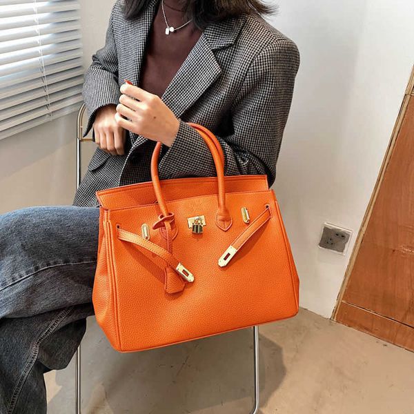 birkins 2022 high-class foreign style bag women's new fashion korean version versatile one shoulder crossbody fashion portable kel bag
birkins 2022 high-class foreign style bag women's new fashion korean version versatile one shoulder crossbody fashion portable kel bag