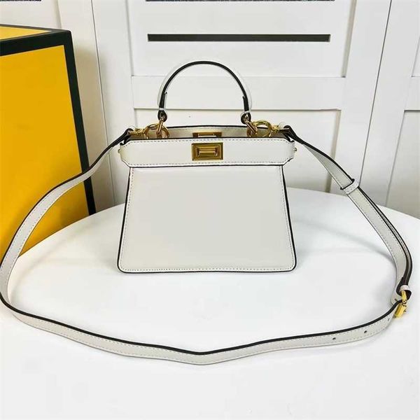 2023 new genuine leather fashion simple one shoulder crossbody handbag women's bag organ kitten trend
2023 new genuine leather fashion simple one shoulder crossbody handbag women's bag organ kitten trend