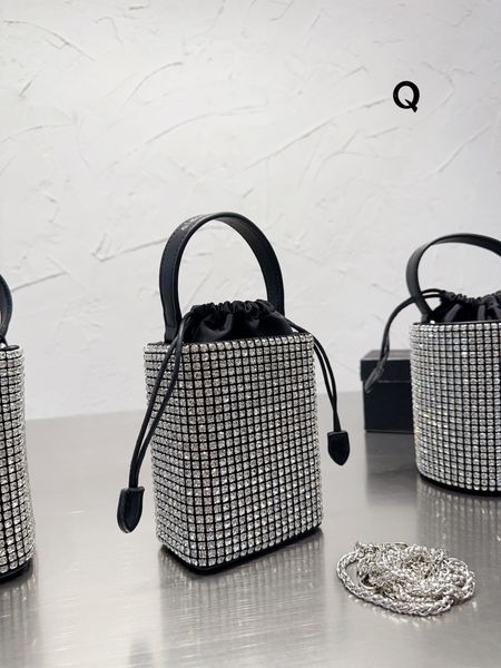 crystal bucket bag mini tote bags fashion crossbody purse women shoulder handbags diamonds triangular sheet metal drawstring binding cell ph
crystal bucket bag mini tote bags fashion crossbody purse women shoulder handbags diamonds triangular sheet metal drawstring binding cell ph
