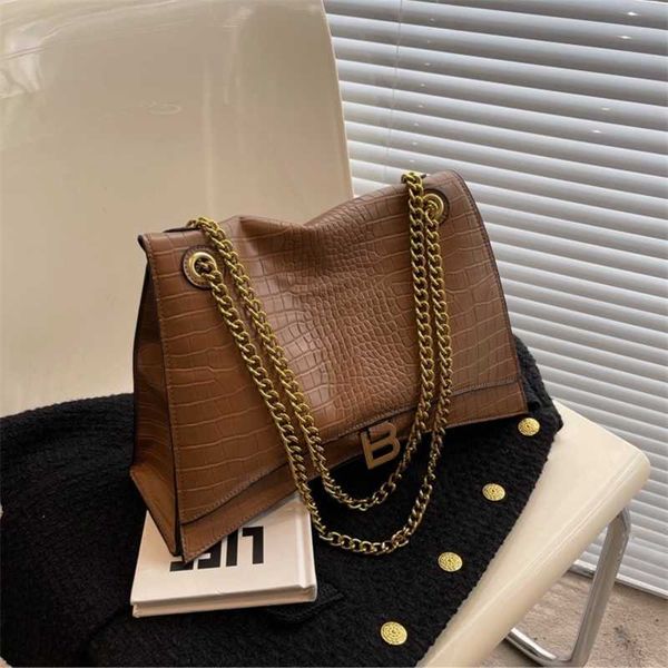 early spring 2023 new high capacity chain bag fashion commuter underarm sandglass versatile crocodile tote
early spring 2023 new high capacity chain bag fashion commuter underarm sandglass versatile crocodile tote