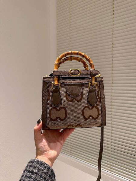 classic womens designer bag ladies fahsion tote bag luxury crossbody bamboo totes bags shoulder handbags designers sac
classic womens designer bag ladies fahsion tote bag luxury crossbody bamboo totes bags shoulder handbags designers sac