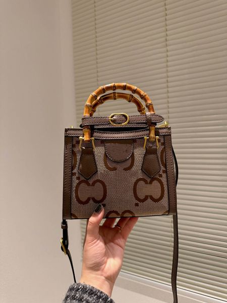 2023 classic womens designer bag ladies fahsion tote bag luxury crossbody bamboo totes bags shoulder handbags designers sac
2023 classic womens designer bag ladies fahsion tote bag luxury crossbody bamboo totes bags shoulder handbags designers sac