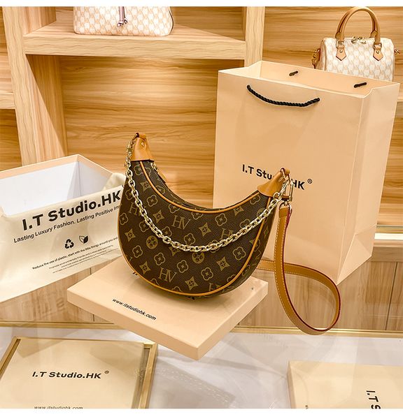 half moon baguette bag luxury real leather classic old flower clutch m81098 handbag designer women's men two shoulder straps metal fitt
half moon baguette bag luxury real leather classic old flower clutch m81098 handbag designer women's men two shoulder straps metal fitt