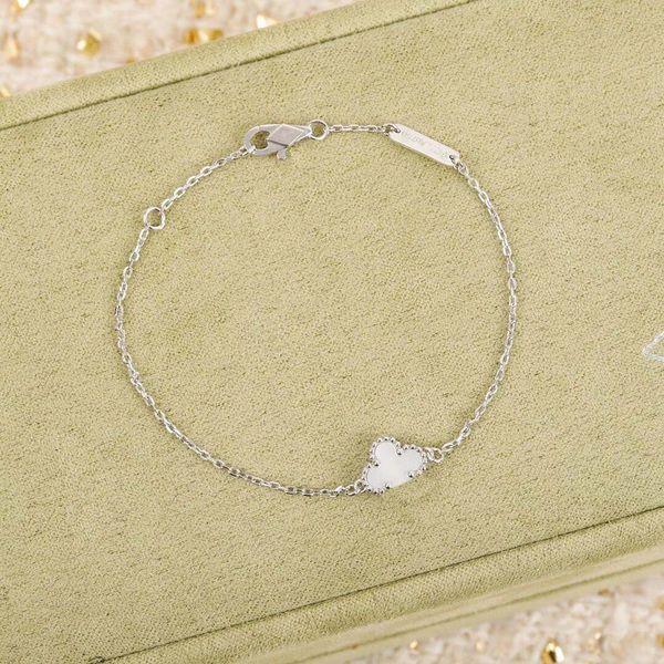 2023 luxury quality s925 silver mini flower bracelet with nature shell and agate malachite for women wedding jewelry gift, Golden;silver
2023 luxury quality s925 silver mini flower bracelet with nature shell and agate malachite for women wedding jewelry gift, Golden;silver