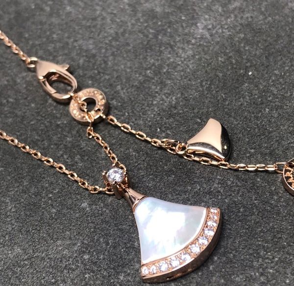2023 new luxury design sense high sense fan pendant necklace fashion designer holiday gift for feminine delicate jewelry gift accessories, Silver
2023 new luxury design sense high sense fan pendant necklace fashion designer holiday gift for feminine delicate jewelry gift accessories, Silver