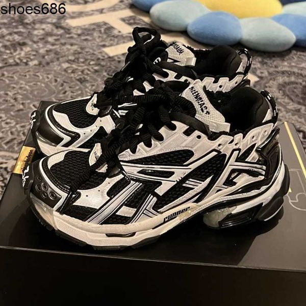 autumn and winter new 7 belt thick sole dad shoes men's and women's same 2022 couple breathable sports shoes made of old dirty sho, Black
autumn and winter new 7 belt thick sole dad shoes men's and women's same 2022 couple breathable sports shoes made of old dirty sho, Black