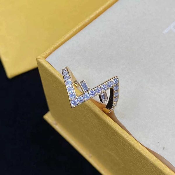 2023 designer fenjia/fanjia new letter f full diamond women's french light luxury temperament versatile open ring, Silver
2023 designer fenjia/fanjia new letter f full diamond women's french light luxury temperament versatile open ring, Silver