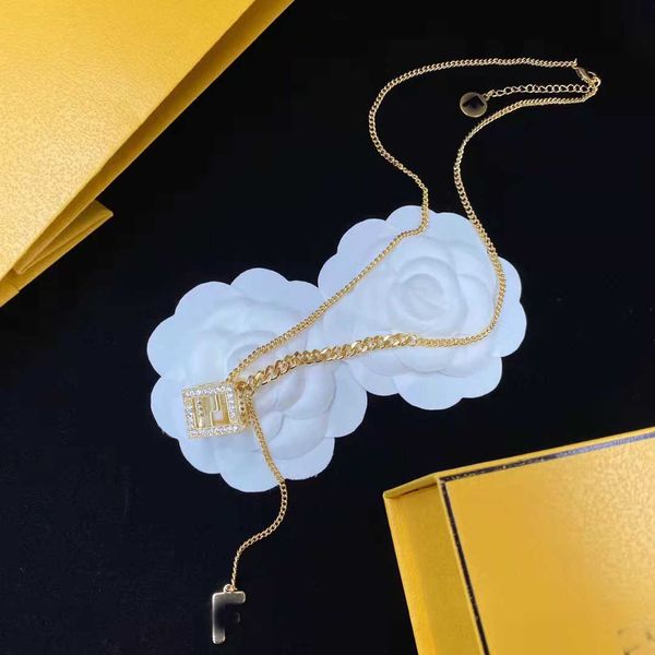 2023 designer new fenjia dice f letter water diamond twisted sheet simple brass clavicle sweater chain necklace, Black
2023 designer new fenjia dice f letter water diamond twisted sheet simple brass clavicle sweater chain necklace, Black