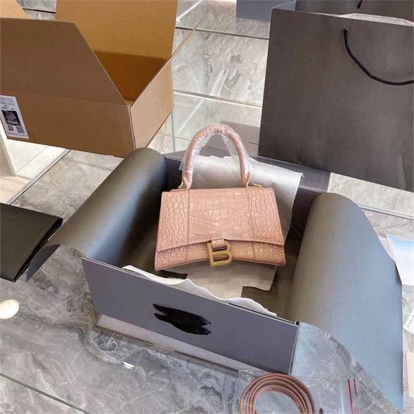 designer new hourglass wrap head layer cowhide crossbody bag crocodile single shoulder handbag
designer new hourglass wrap head layer cowhide crossbody bag crocodile single shoulder handbag