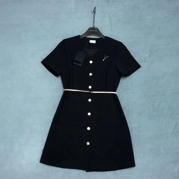 2023 designer women's casual dresses fashion knitwear outerwear short sleeved vest woman dresse luxury vintage letter-printed long slee, Black;gray
2023 designer women's casual dresses fashion knitwear outerwear short sleeved vest woman dresse luxury vintage letter-printed long slee, Black;gray