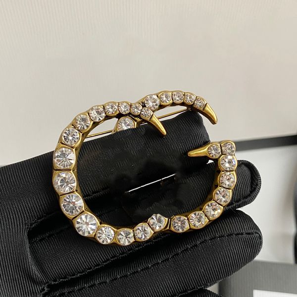 womens brooch sold s srand luxurys desinger srooch women rhinestone pearl letter srooches suit pin fashion jewelry clothing decoration acces, Gray
womens brooch sold s srand luxurys desinger srooch women rhinestone pearl letter srooches suit pin fashion jewelry clothing decoration acces, Gray