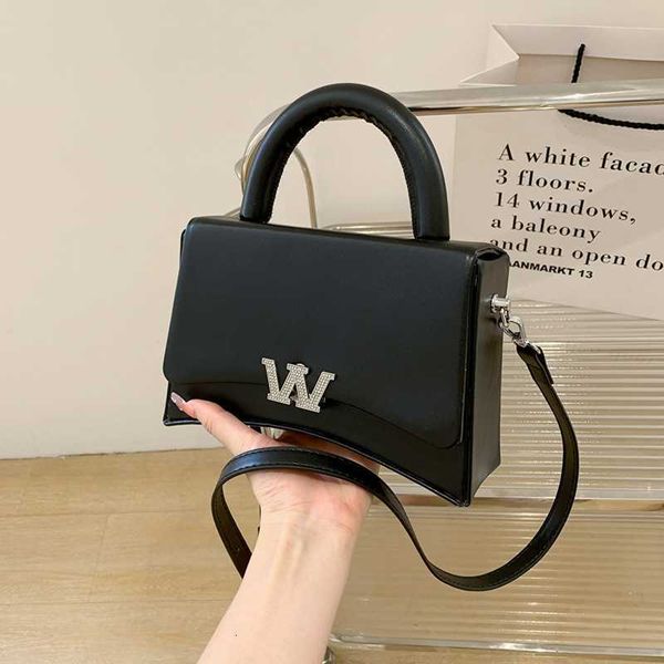 diamond letter small square bag women's 2023 new fashion one shoulder hourglass street paifeng crossbody
diamond letter small square bag women's 2023 new fashion one shoulder hourglass street paifeng crossbody