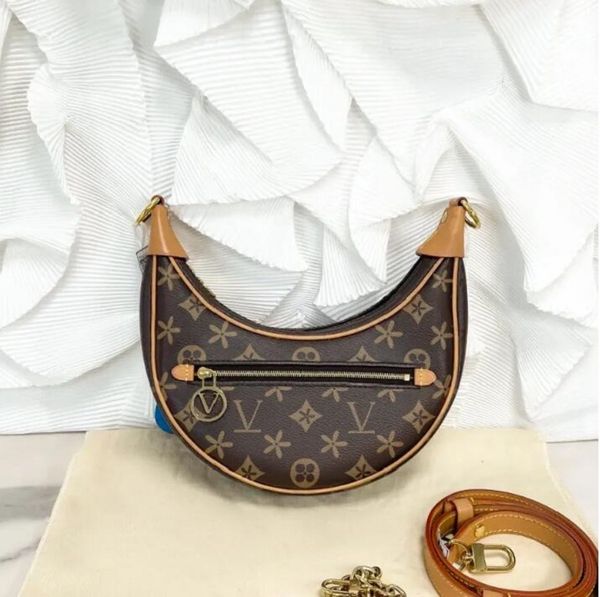 2023 quality luxury loop half moon shoulder bag leather famous clutch m81098 latest handbag designer women'shoulder straps metal fittin
2023 quality luxury loop half moon shoulder bag leather famous clutch m81098 latest handbag designer women'shoulder straps metal fittin