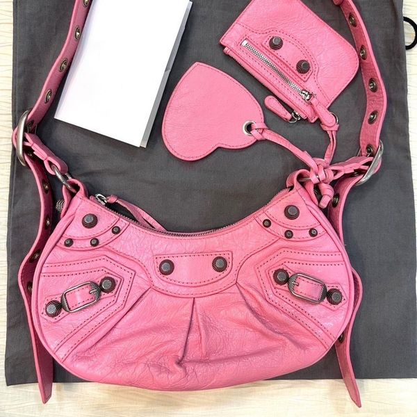clutch bags luxury womens mens designers half moon bag le cagole motorcycle pochette satchel purse party girl handbags genuine leather cross
clutch bags luxury womens mens designers half moon bag le cagole motorcycle pochette satchel purse party girl handbags genuine leather cross