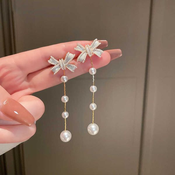 charm korea elegant women cute white flower pendant earrings fashion imitation pearl dangle earring girl party jewelry christmas gifts aa230, Golden
charm korea elegant women cute white flower pendant earrings fashion imitation pearl dangle earring girl party jewelry christmas gifts aa230, Golden