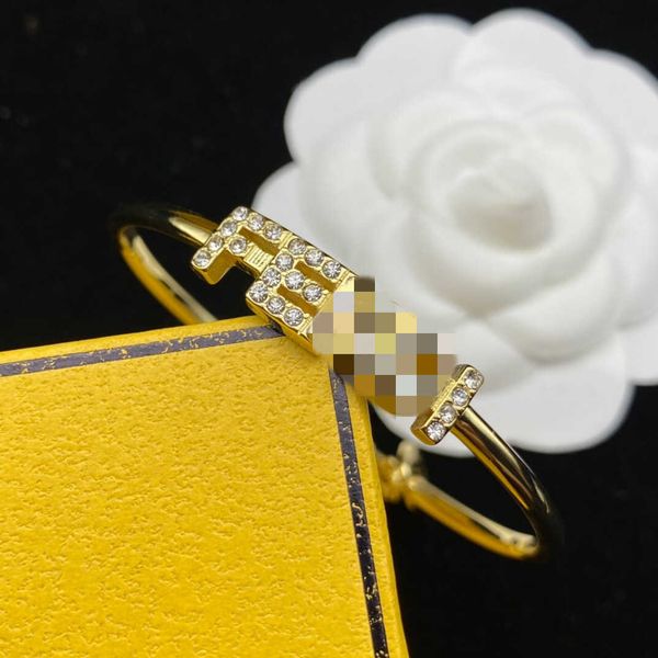 2023 designer enjia amily new ull eminine style small design high sense letter full diamond bracelet, Black
2023 designer enjia amily new ull eminine style small design high sense letter full diamond bracelet, Black