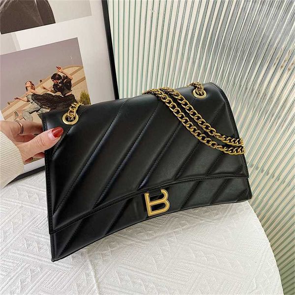 women's bag 2023 new westernized letter chain underarm versatile large capacity one shoulder crossbody
women's bag 2023 new westernized letter chain underarm versatile large capacity one shoulder crossbody
