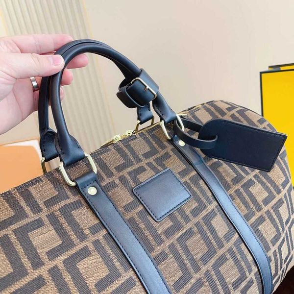 designer duffle bag mens luxury luggage fashion large holiday handbags weekender bag women designers travel bag 230307
designer duffle bag mens luxury luggage fashion large holiday handbags weekender bag women designers travel bag 230307