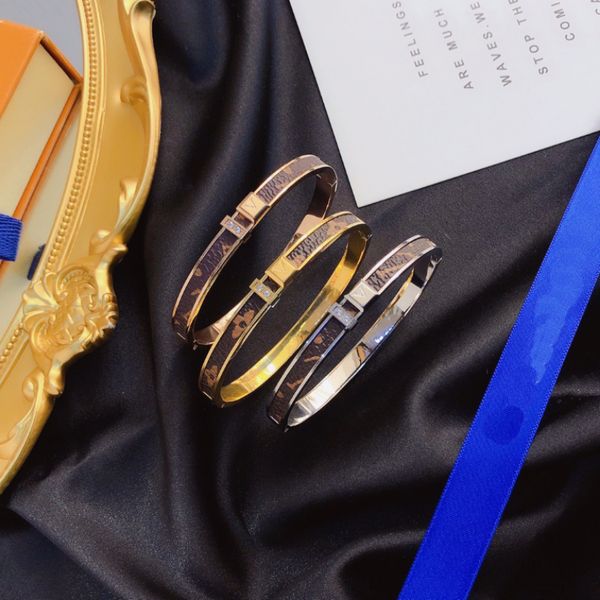 2023 designer bangle for womens gents bracelet gold 3 color black bracelets jewelry stainless steel wristband cuff fashion accessories
2023 designer bangle for womens gents bracelet gold 3 color black bracelets jewelry stainless steel wristband cuff fashion accessories