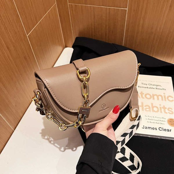 evening s new saddle handheld one shoulder crossbody small fragrance color contrast style fashion women's bag
evening s new saddle handheld one shoulder crossbody small fragrance color contrast style fashion women's bag