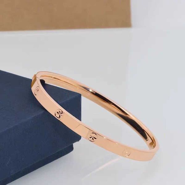 designer bracelet carti love bangle goddess rose color clip bracelet classic style with diamond colorless essential fashion simple washable, Black
designer bracelet carti love bangle goddess rose color clip bracelet classic style with diamond colorless essential fashion simple washable, Black