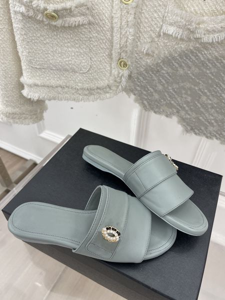 2023 with luxury designer sandals flip-flops women's sliding summer fashion wide smooth sandals slippers flip-flops channel floral desi, Black
2023 with luxury designer sandals flip-flops women's sliding summer fashion wide smooth sandals slippers flip-flops channel floral desi, Black