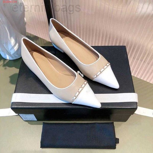 breathable pointy fashion-luxury ladies low-heeled dress shoe with leather spliced hardware design embellished in pink and black classic
breathable pointy fashion-luxury ladies low-heeled dress shoe with leather spliced hardware design embellished in pink and black classic