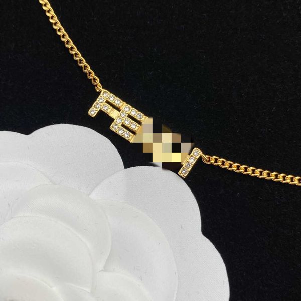 2023 designer new en / family new full diamond necklace women's fashion generous lovely temperament letter f necklace, Black
2023 designer new en / family new full diamond necklace women's fashion generous lovely temperament letter f necklace, Black
