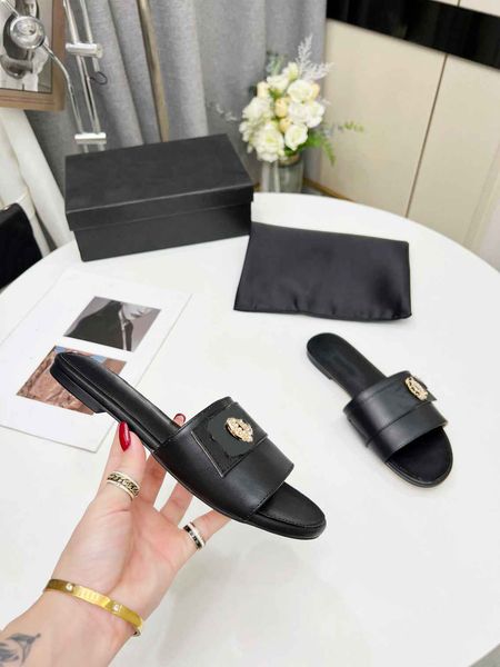 2023 with luxury designer sandals flip-flops women's sliding summer fashion wide smooth sandals slippers flip-flops channel floral desi, Black
2023 with luxury designer sandals flip-flops women's sliding summer fashion wide smooth sandals slippers flip-flops channel floral desi, Black
