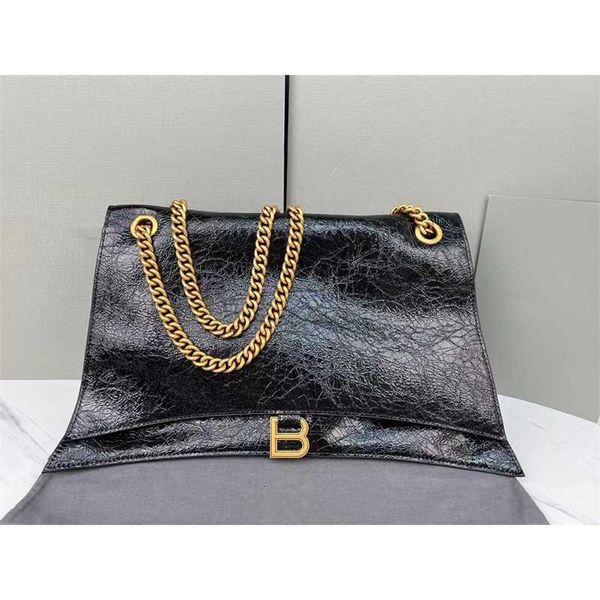 2023 new high capacity chain locomotive bag explosion crack hourglass oil wax leather one shoulder crossbody
2023 new high capacity chain locomotive bag explosion crack hourglass oil wax leather one shoulder crossbody