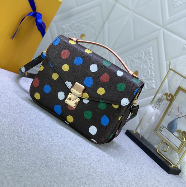 fashion designer crossbody bag luxury mens womens handbags metis cross body purses flower letters leather messenger bags envelope totes qual
fashion designer crossbody bag luxury mens womens handbags metis cross body purses flower letters leather messenger bags envelope totes qual