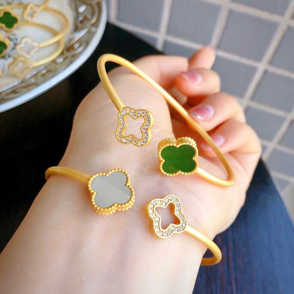 charm s bangle gufa bracelet plated with 925 silver gilded clover jasper synthetic hetian baiyu open bracelet female, Golden;silver
charm s bangle gufa bracelet plated with 925 silver gilded clover jasper synthetic hetian baiyu open bracelet female, Golden;silver