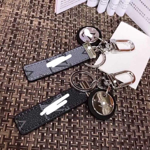 2023 designer new lvjia's new vintage leather car l nameplate pendant ins net red key chain, Silver
2023 designer new lvjia's new vintage leather car l nameplate pendant ins net red key chain, Silver