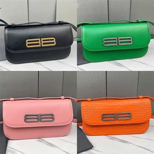 2023 summer new b-button gossip bag crocodile pattern stick oblique span single shoulder women's
2023 summer new b-button gossip bag crocodile pattern stick oblique span single shoulder women's