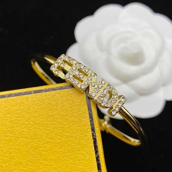 2023 designer new in 2022 fenjia letter rhinestone twisted chain fashion small design bracelet female, Black
2023 designer new in 2022 fenjia letter rhinestone twisted chain fashion small design bracelet female, Black