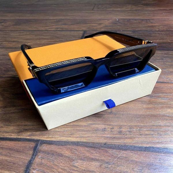 luxury millionaires sunglasses full frame vintage designer sunglasses for men shiny gold logoo sell gold plated 96006293h, White;black
luxury millionaires sunglasses full frame vintage designer sunglasses for men shiny gold logoo sell gold plated 96006293h, White;black